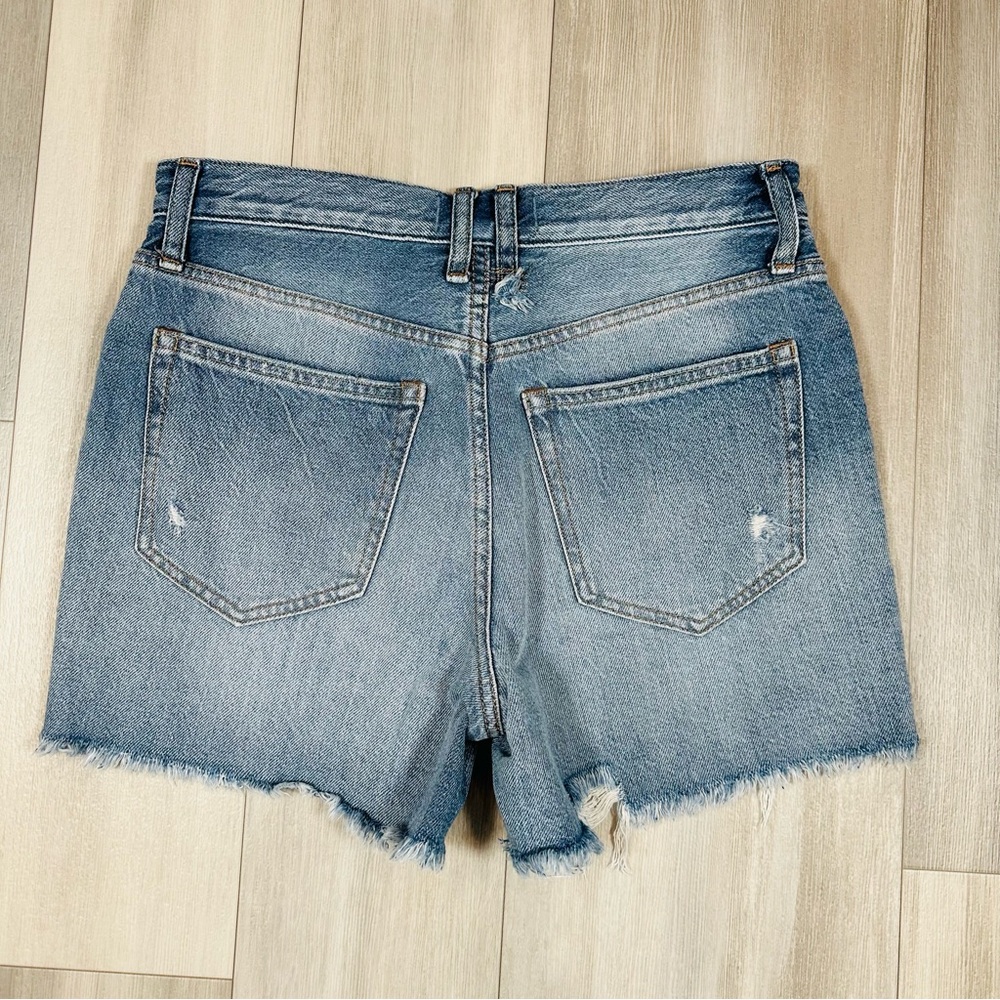 Free People We The Free Makai Cut Off Short in Vintage Light Denim Size 27 - Picture 7 of 9